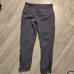 Small Zella Capri Leggings